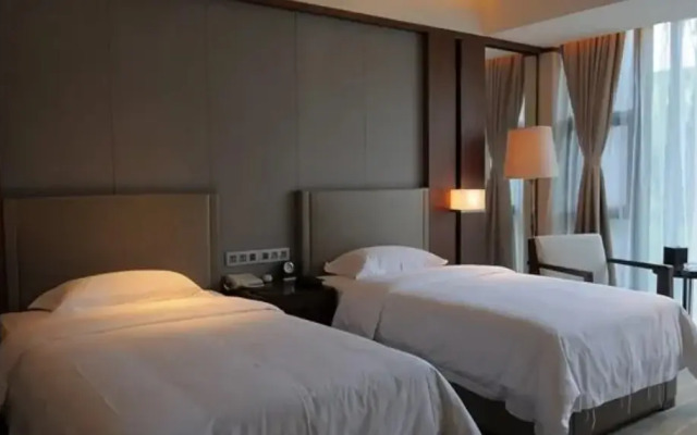 Swan Lakeview Hotel