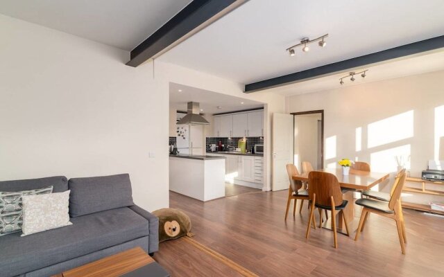 Beautiful Modern 2 bed Apartment