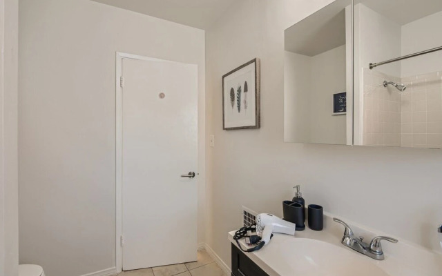 Signature KING 1BR In Top Beach Location (AB)