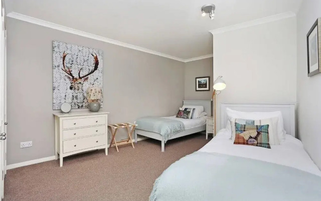 Stylish Apt next to Dean Village