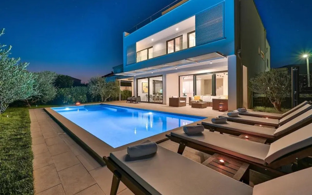 Modern Villa With Private Pool and Terrace