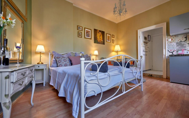 Old City Romantic Studio