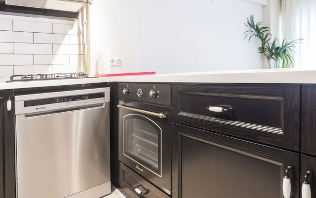 Spotless Flat in Central