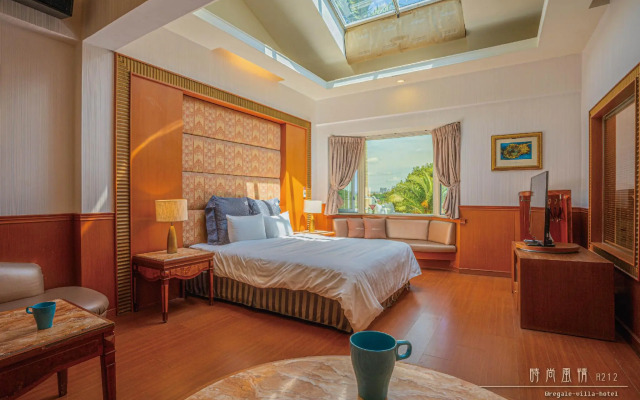 Regale Villa Hotel