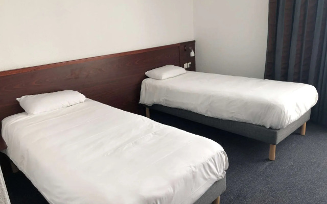 Hotel Kyriad Nemours