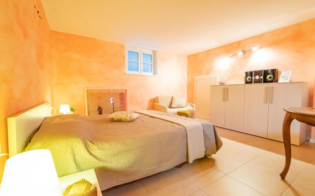 Albatros - swimming pool with sea view and small terrace