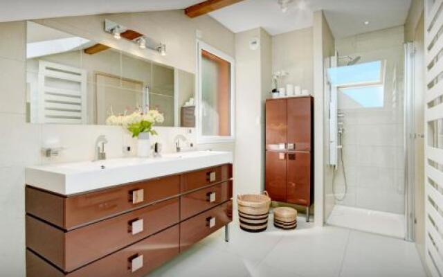 Villa Flying Dragon - OVO Network