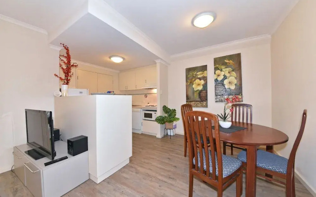 Inner Perth CBD 1X1 Apartment