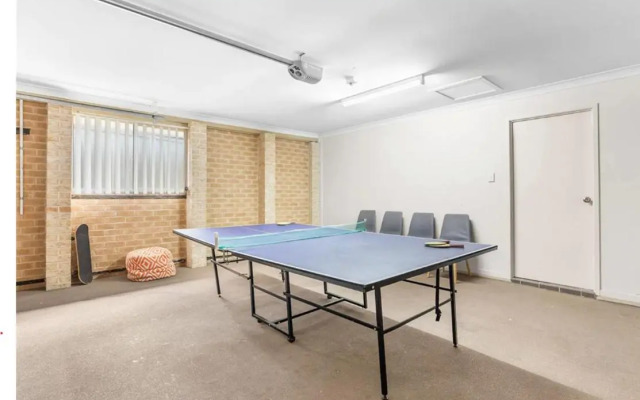 Hunter Home with POOL / CINEMA ROOM / PING PONG