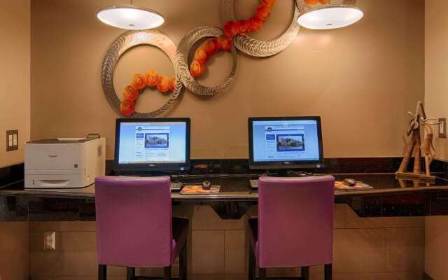 Days Inn & Suites by Wyndham Bonita Springs North Naples