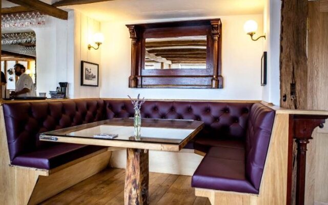The Horse & Cart Inn