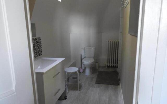 MAISON ÉCOMMOY, 5 PIèCES, 14 PERSONNES - FR-1-410-318