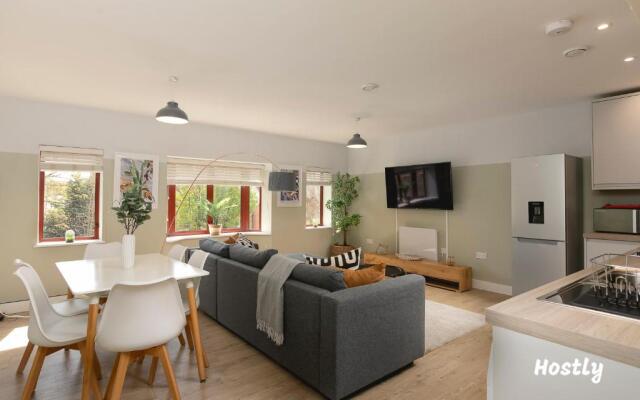 Wesley Gate Apartments - Building 3, by Hostly