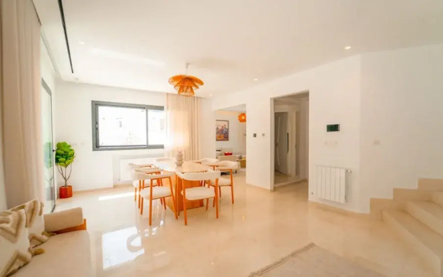 Villa Malaga Luxury for 10 in Central Marsa