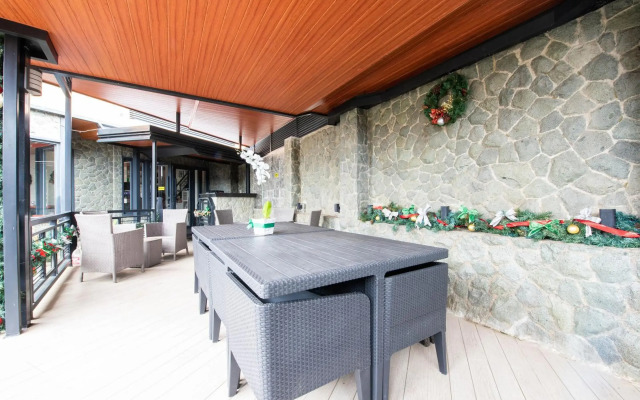 OYO 492 Sunset View Ridge Residences