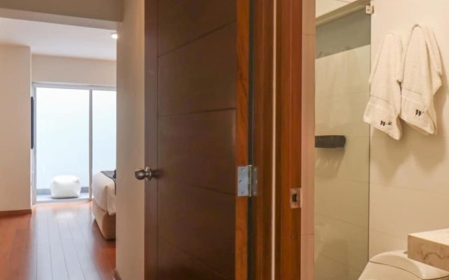w Spectacular 1BR w Sunny Terrace