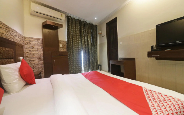 OYO 49069 A Suites