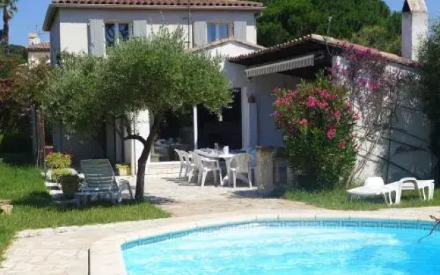 Holiday Home l'Oursinade