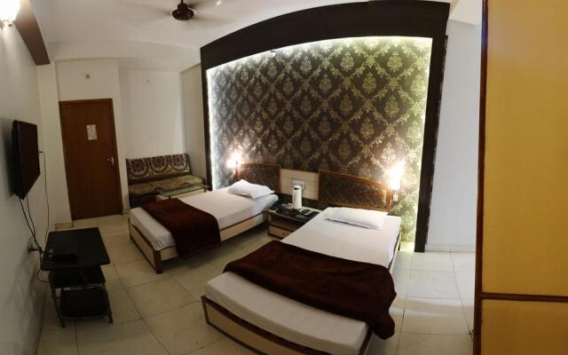 Gaurav Hotel
