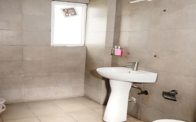 Hotel Noida Grand 121