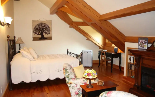 Sacred Clay Inn