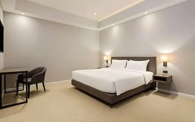 Hotel The Kelvish Delhi Airport