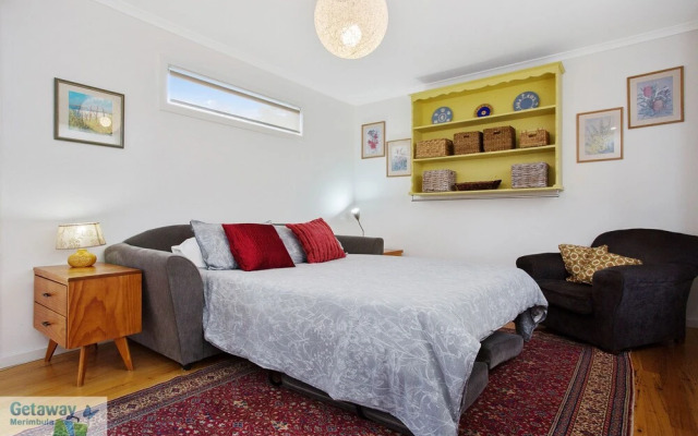 Ooranya - on Top Lake