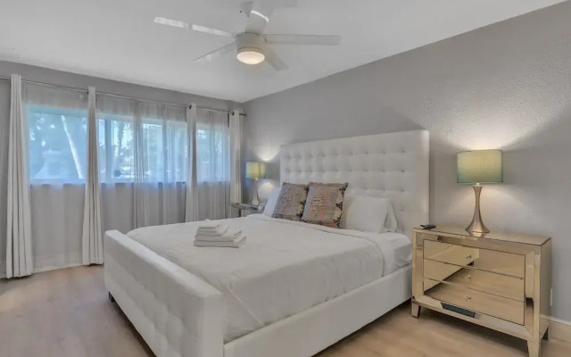 Lakeridge House- 4 Bedrooms/3 Bathroom Home by RedAwning