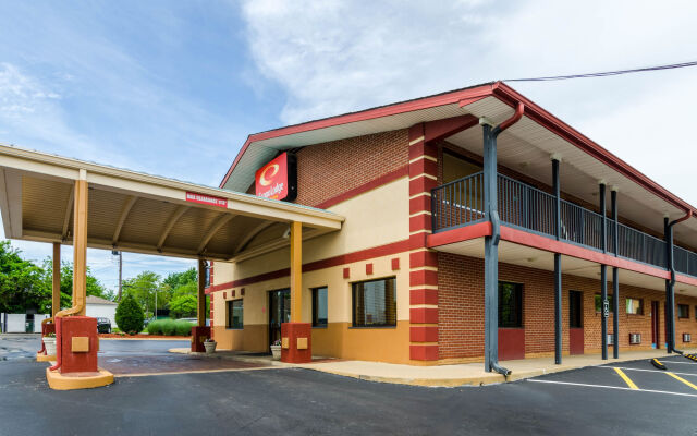 Econolodge Inn & Suites