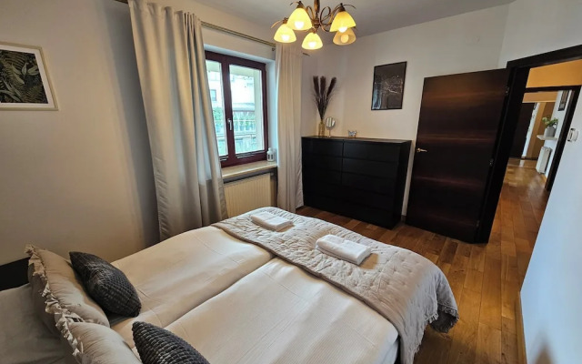 Ludwinowska Cozy Apartment by Renters