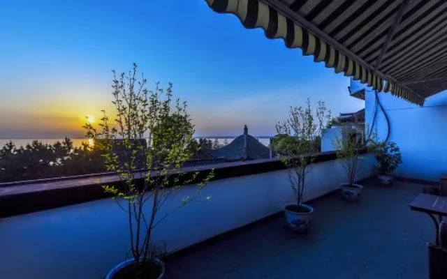 Shangsu Yuehulou Inn (Yueyang Building Scenic Area)