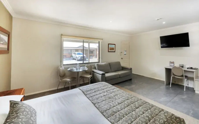 Saltbush Motor Inn