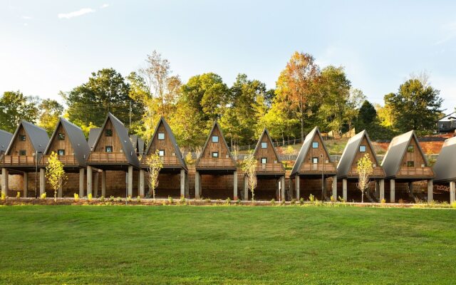 Wrong Way River Lodge & Cabins