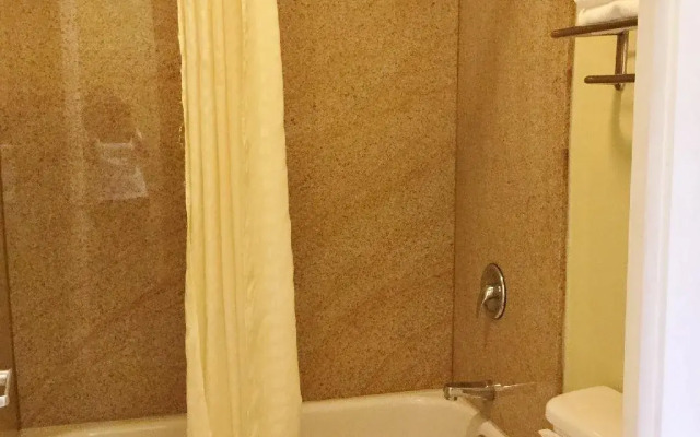 Americas Best Value Inn & Suites University Ave