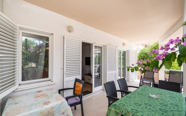 Cozy Apartment Branka With Nice Garden 6