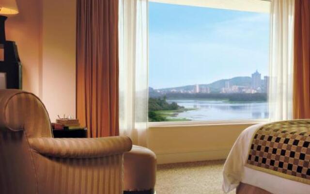 Lakeside Chalet, Mumbai - Marriott Executive Apartments