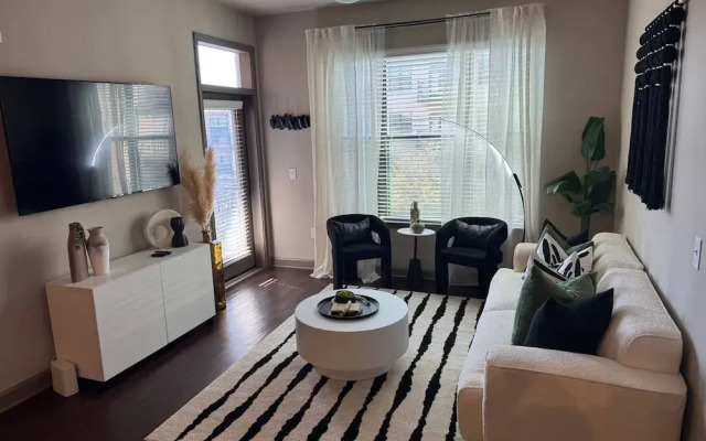 Ebony Ivory Midtown King Bed