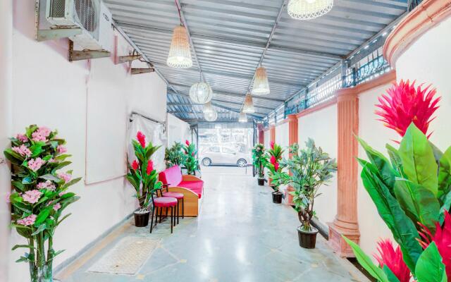 OYO 69852 De Classico Hotel