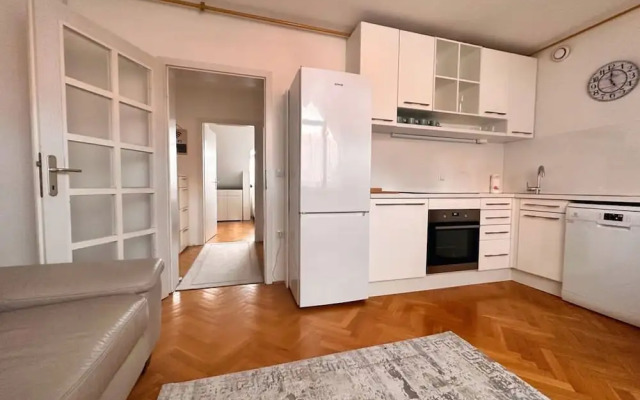 Charming City Loft Apartment With Free Parking