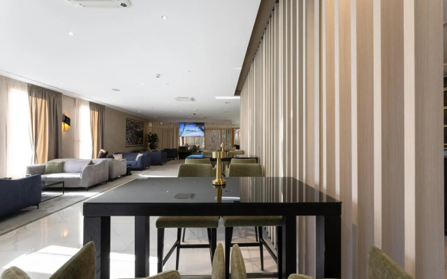 Hotel Salona Palace