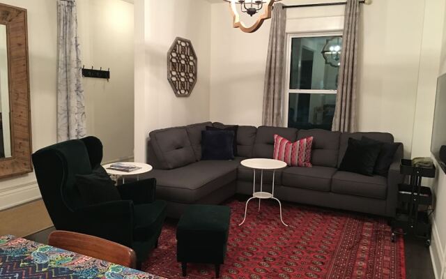 Beautiful 4BR Downtown House, Sleeps 10