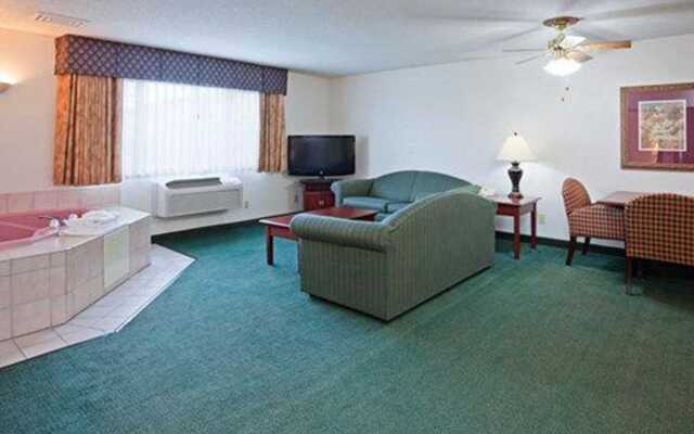 Norwood Inn & Suites Eagan MSP Airport