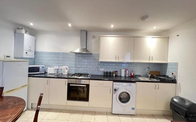 Spacious Two Double Bedrooms Flat, H 5