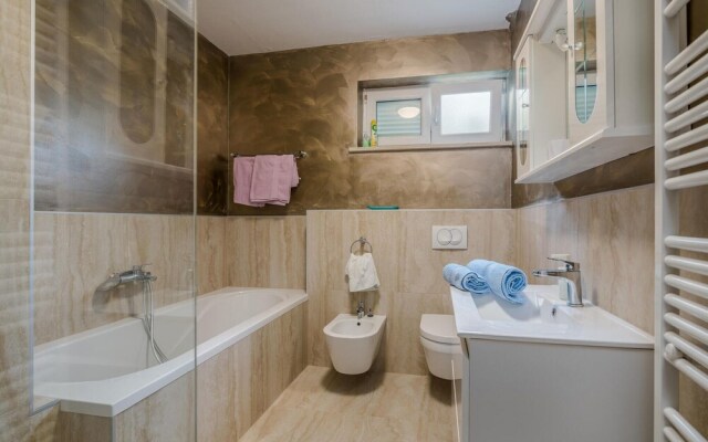 Amazing Home in Malinska With Wifi and 6 Bedrooms