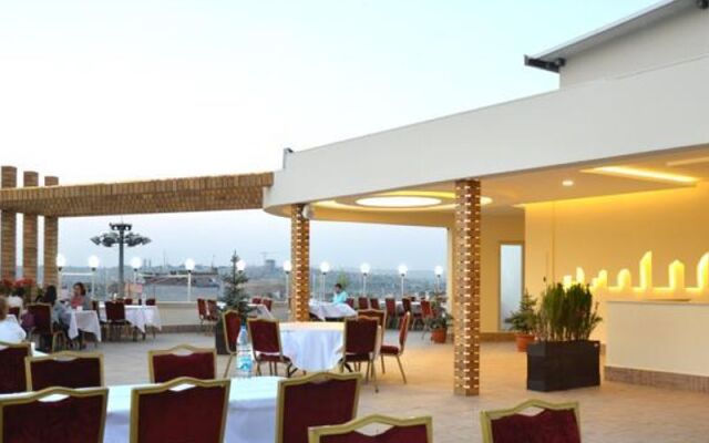 Tilmen Hotel