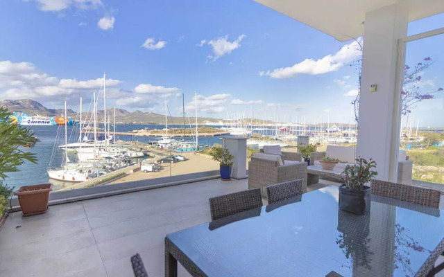 Apartment With Terrace for 4 People
