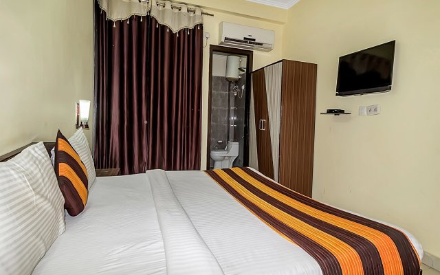 OYO 7578 Hotel Luck Residency