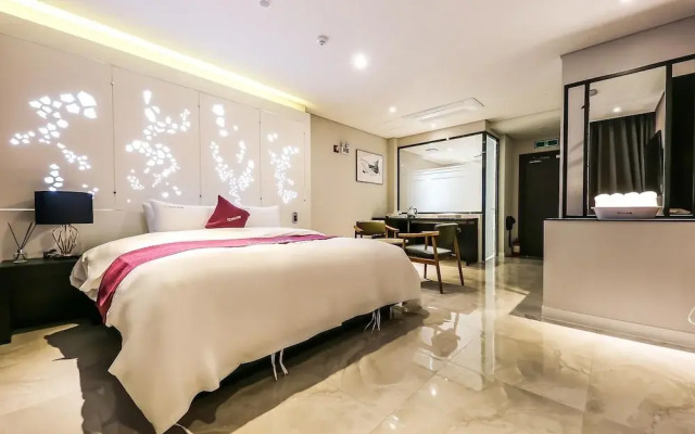 Cheongju The King Hotel