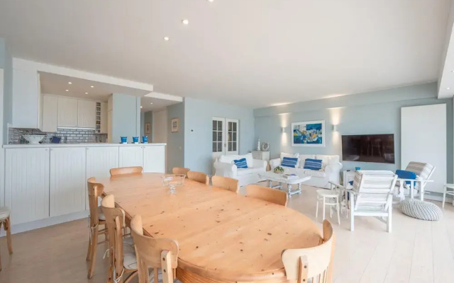Spacious 9-guest Knokke Apt