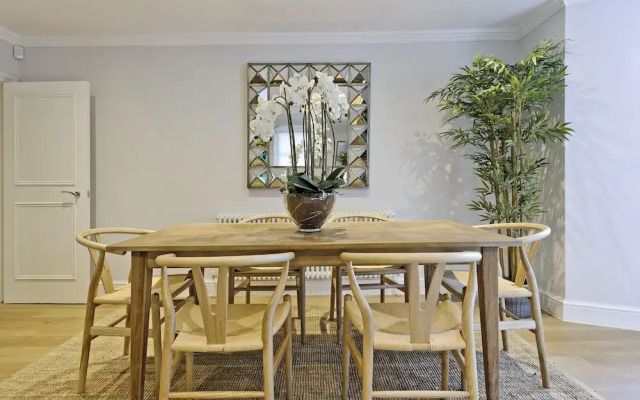 Huge Kensington Garden Flat